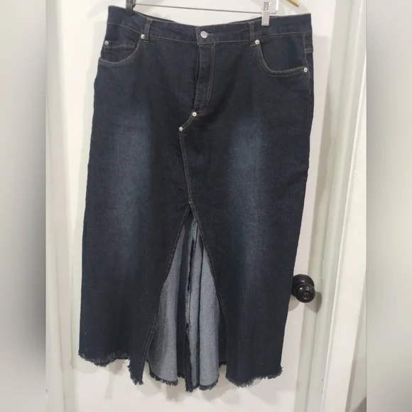 Women's Denim Skirt in Dark Blue - Picture 10 of 11